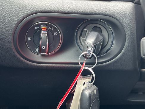 Used 2018 Porsche Macan image 38