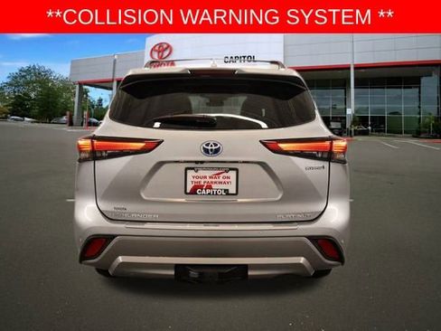 Used 2023 Toyota Highlander Platinum image 4