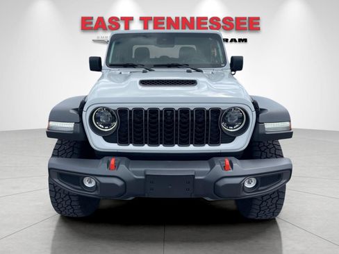 Used 2024 Jeep Gladiator Mojave w/ Technology Group AWD/4WD image 9