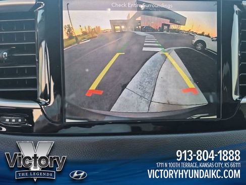 Used 2019 Chrysler Pacifica Touring Plus w/ Tire & Wheel Group FWD image 20