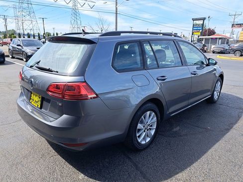 Used 2016 Volkswagen Golf S FWD image 5