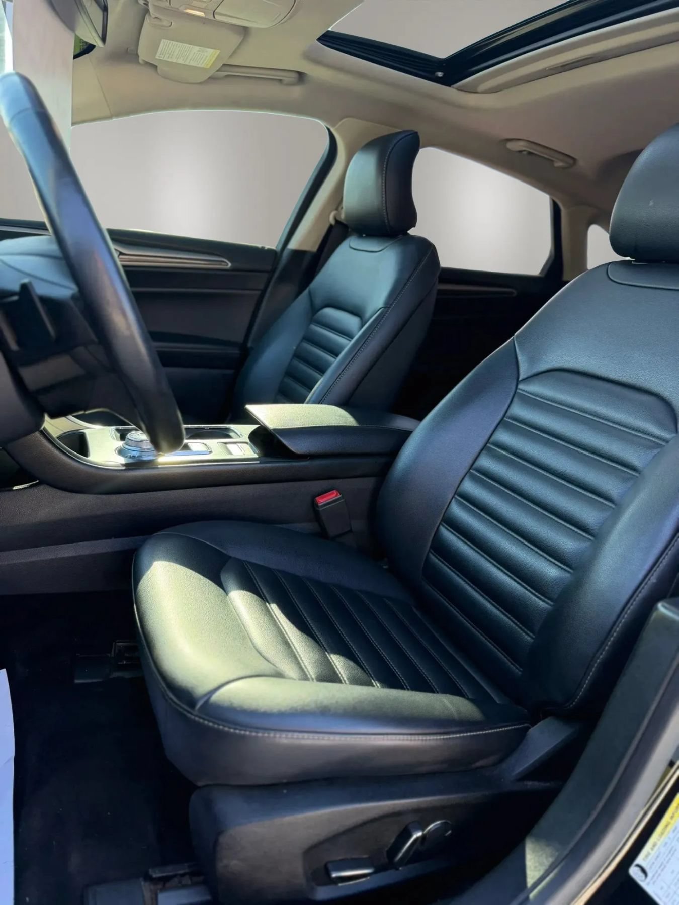 Used 2019 Ford Fusion SEL FWD image 11