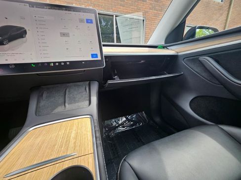 Used 2024 Tesla Model Y Long Range AWD/4WD image 56