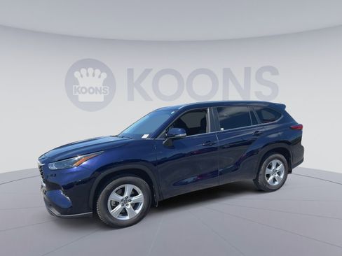 Used 2023 Toyota Highlander LE FWD image 7