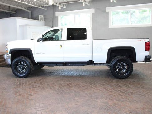 Used 2017 Chevrolet Silverado 2500 LT AWD/4WD image 4