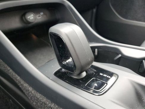 Used 2025 Volvo XC40 B5 Core image 16