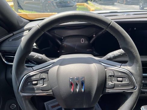 Used 2025 Buick Envista Sport Touring w/ Convenience II Package FWD image 11