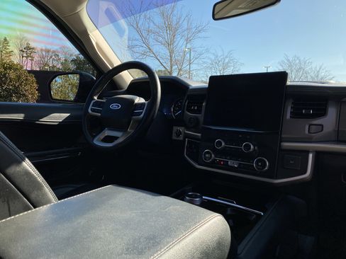 Used 2022 Ford Expedition Max XLT image 6