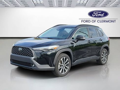 Used 2023 Toyota Corolla Cross XLE w/ Convenience Package FWD image 2