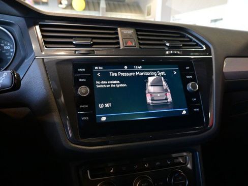 Used 2021 Volkswagen Tiguan SE R-Line image 33