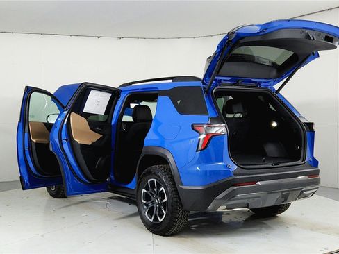 Used 2025 Chevrolet Equinox ACTIV w/ Convenience Package III image 11