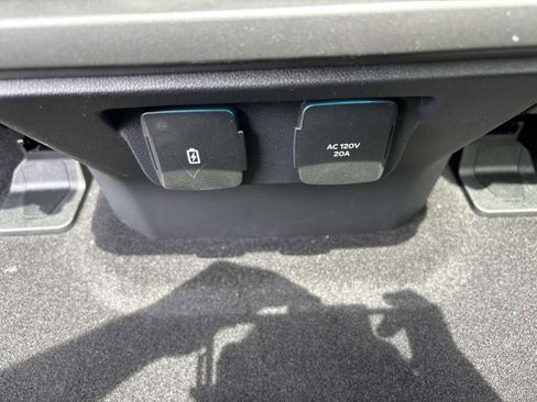 New 2025 Ford F150 Lariat w/ Equipment Group 502A High image 35