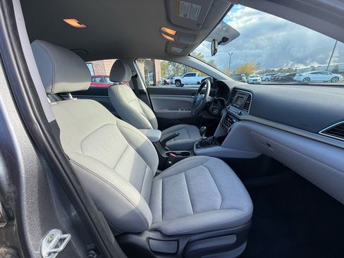 Used 2017 Hyundai Elantra SE w/ Cargo Package image 22