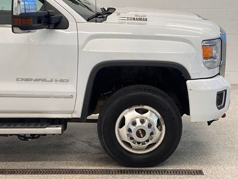 Used 2019 GMC Sierra 3500 Denali w/ Duramax Plus Package AWD/4WD image 10
