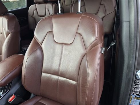 Used 2023 Kia Telluride EX w/ EX Captain's Chair Package image 18