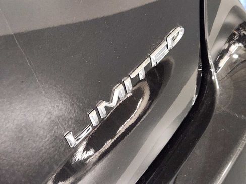 Used 2023 Chrysler Pacifica Limited FWD image 13