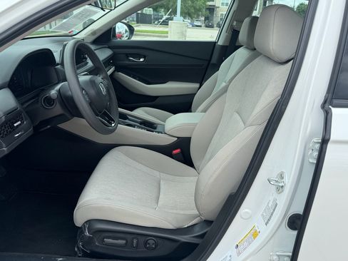Used 2025 Honda Accord SE image 10