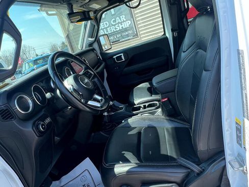 Used 2021 Jeep Wrangler Unlimited Sahara image 9