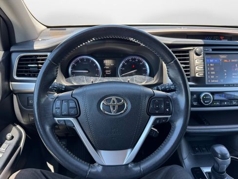 Used 2018 Toyota Highlander XLE FWD image 10