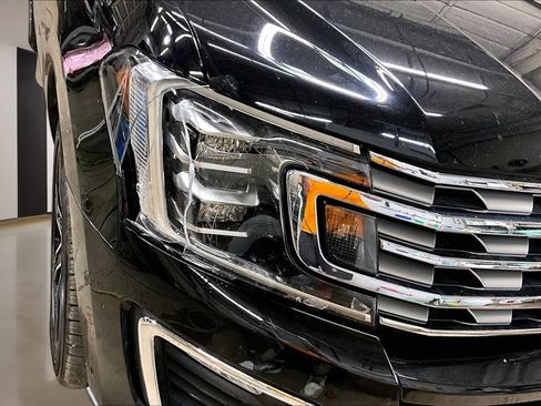 Used 2019 Ford Expedition Limited w/ Special Edition Package AWD/4WD image 23