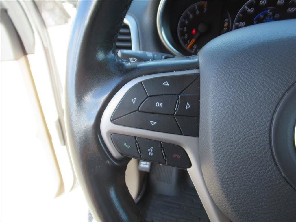 Used 2022 Jeep Grand Cherokee Laredo E AWD/4WD image 19