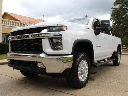 Used 2022 Chevrolet Silverado 2500 LT w/ Convenience Package AWD/4WD image 9