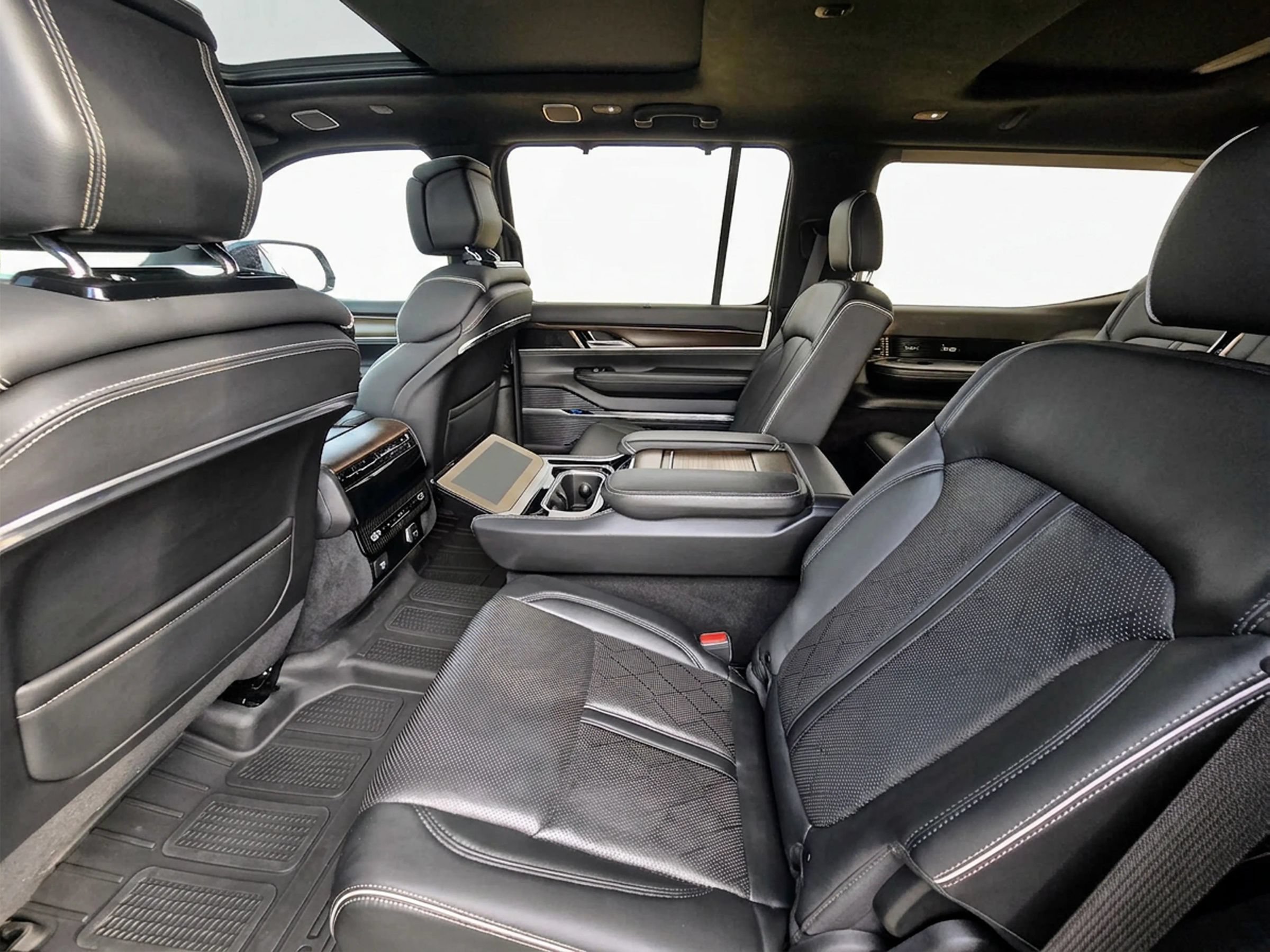 Used 2022 Jeep Grand Wagoneer Series II w/ Premium Group II AWD/4WD image 10