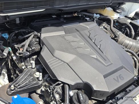 Certified 2025 Kia Carnival FWD image 18