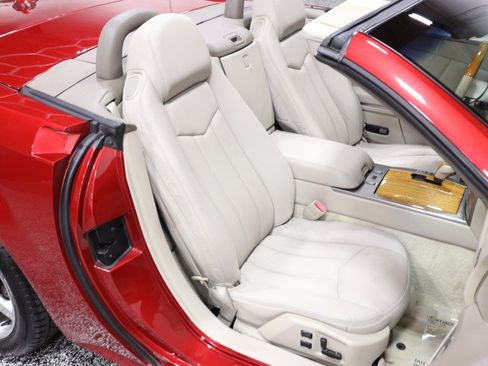 Used 2005 Cadillac XLR RWD image 41