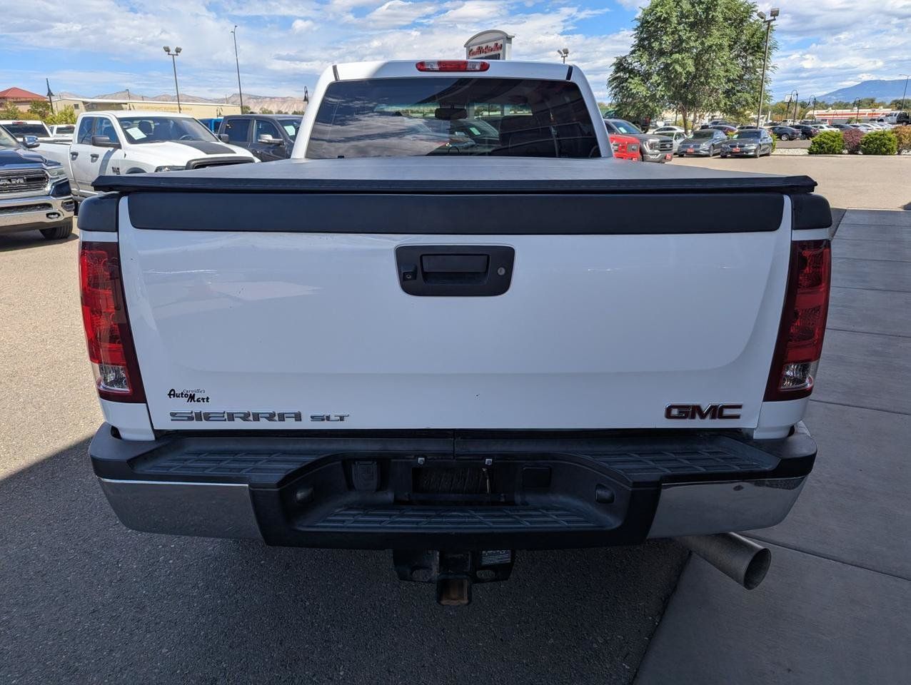 Used 2014 GMC Sierra 2500 SLT w/ Suspension Package, Off-Road AWD/4WD image 4