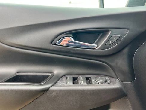 Used 2020 Chevrolet Equinox LT image 30