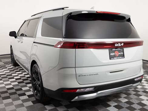 Used 2022 Kia Carnival SX FWD image 5