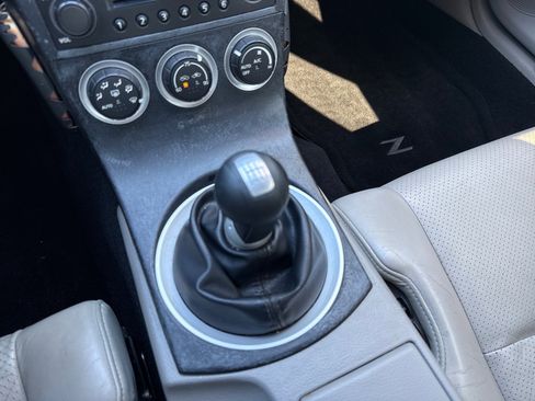 Used 2005 Nissan 350Z Touring image 16