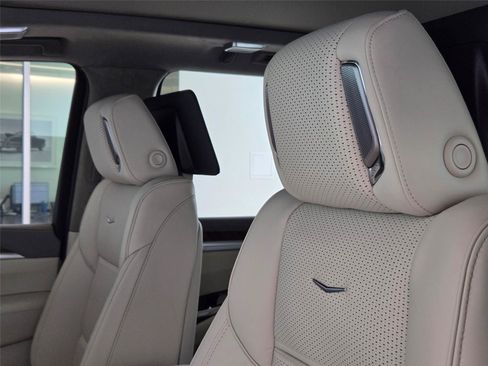 New 2026 Cadillac Escalade ESV Platinum Sport w/ LPO, Floor Liner Package AWD/4WD image 12