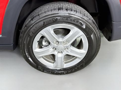 Used 2023 Jeep Compass Latitude w/ Sun and Sound Group AWD/4WD image 33