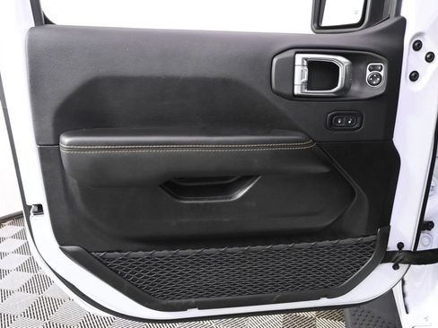 Used 2025 Jeep Wrangler Unlimited Sahara AWD/4WD image 21