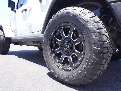 Used 2021 Jeep Wrangler Unlimited Sahara AWD/4WD image 6