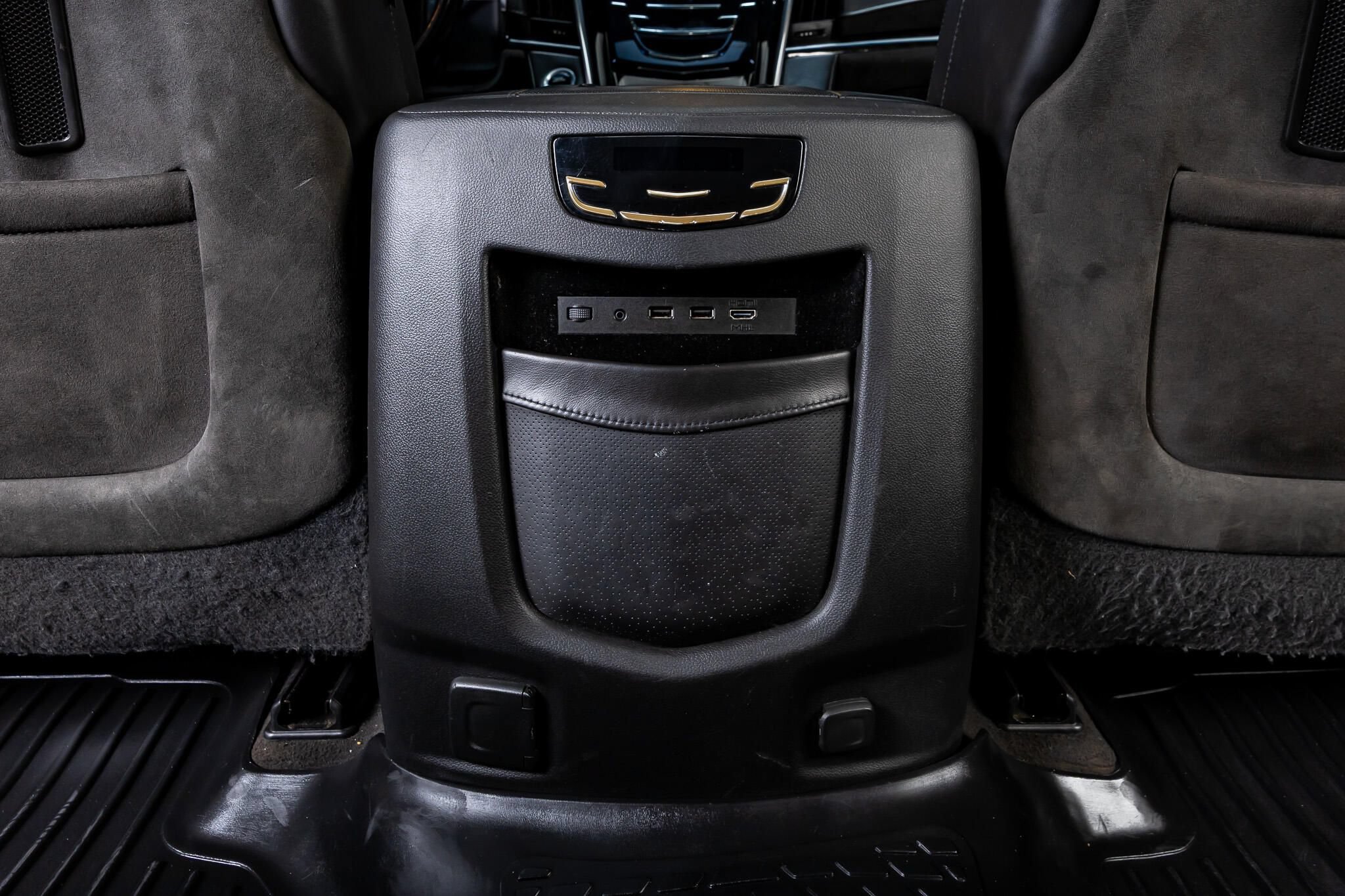 Used 2019 Cadillac Escalade Platinum AWD/4WD image 30