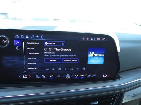 Used 2025 Chevrolet Suburban Premier AWD/4WD image 11