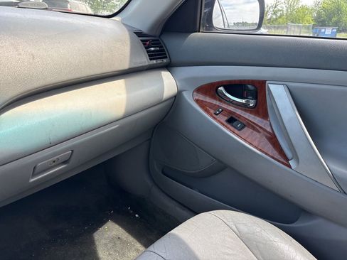 Used 2011 Toyota Camry XLE w/ XLE Extra-Value Pkg #1 image 13