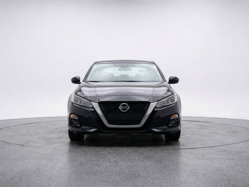 Used 2025 Nissan Altima 2.5 SV image 2