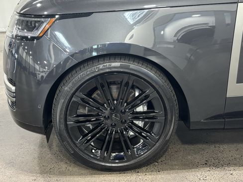 New 2026 Land Rover Range Rover Long Wheelbase SE AWD/4WD image 10