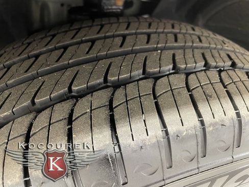 Used 2023 Dodge Charger SXT w/ Blacktop Package image 8