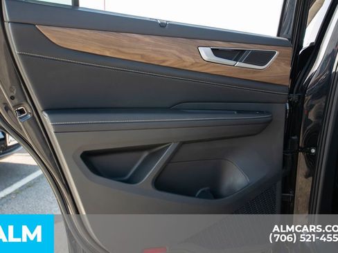 Used 2025 Volkswagen Atlas SE image 27