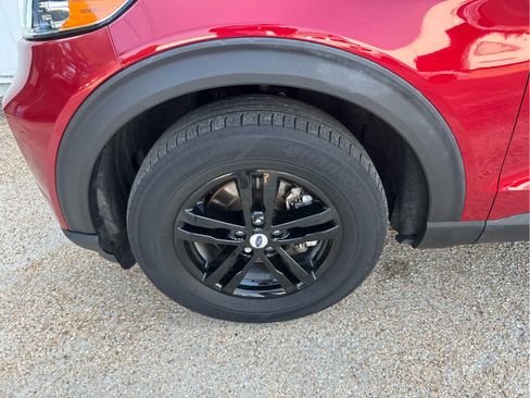Used 2023 Ford Explorer XLT AWD/4WD image 12