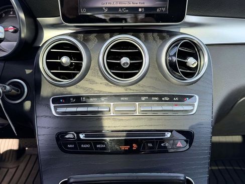 Used 2018 Mercedes-Benz GLC 300 4MATIC w/ Premium Package image 19