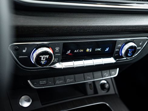 Certified 2025 Audi Q5 2.0T Premium image 12