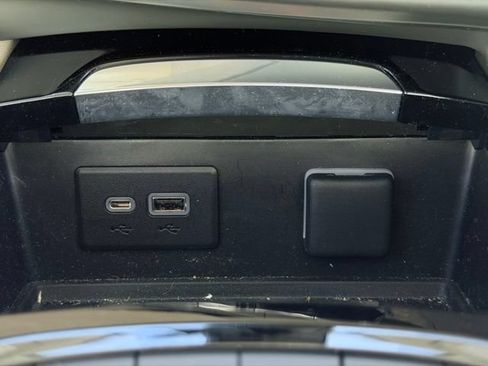 Used 2023 Buick Envision Essence AWD/4WD image 38