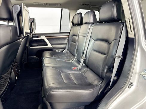 Used 2016 Toyota Land Cruiser image 31