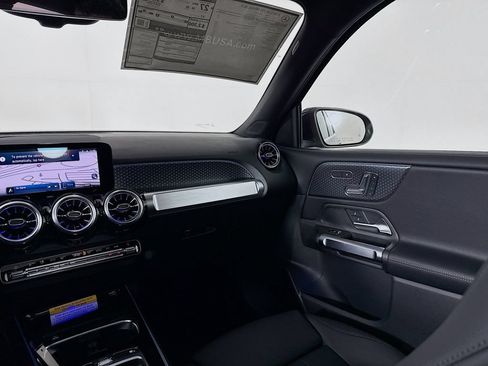 Used 2026 Mercedes-Benz GLB 250 4MATIC image 25